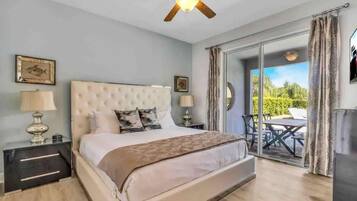 8 habitaciones, espacio para trabajar con laptop y cortinas blackout