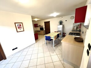 Private kitchen - Panoramic Apartment in Historic Village near Aosta with Terrace (Sarre)