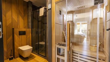Luxury Apartment | Bathroom | Shower, hair dryer, towels, soap