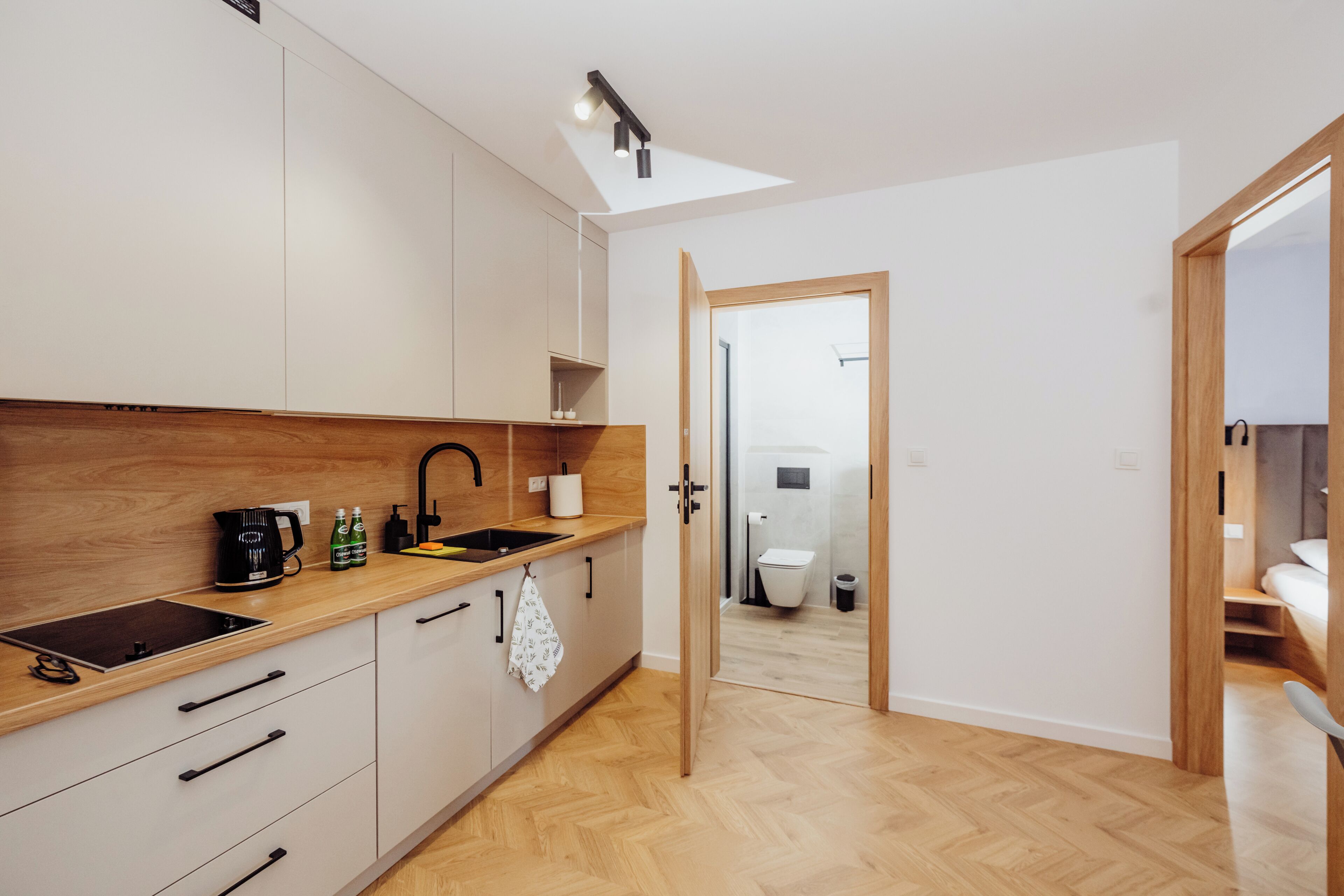 Apartment | Eigene Küche | Ofen, Herdplatte, Geschirrspüler, Toaster