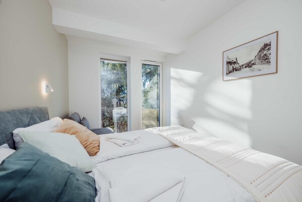 Appartement | Espace de travail pour ordinateur portable, fer et planche à repasser