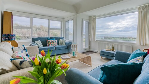 Borth Mawr - sleeps 8 guests  in 4 bedrooms