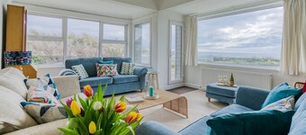 Borth Mawr - sleeps 8 guests  in 4 bedrooms