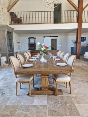 Dining - Large private house with swimming pool - 15 pers, 2ha park, billiards, children's games (Cours-de-Monségur)