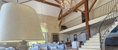 TV, fireplace