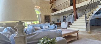 Large private house with swimming pool - 15 pers, 2ha park, billiards, children's games