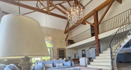 Grande maison privĂ©e avec piscine â 15 pers, parc 2ha, billard, jeux enfants