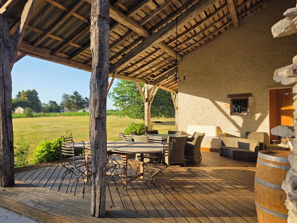 Outdoor dining