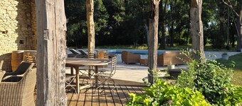 Large private house with swimming pool-15 pers,park, billiards, children's games