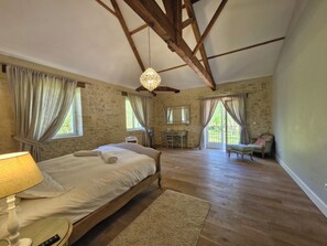 Room - Large private house with swimming pool - 15 pers, 2ha park, billiards, children's games (Cours-de-Monségur)