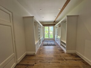 Interior - Large private house with swimming pool - 15 pers, 2ha park, billiards, children's games (Cours-de-Monségur)