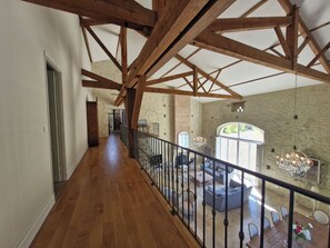 Interior - Large private house with swimming pool - 15 pers, 2ha park, billiards, children's games (Cours-de-Monségur)