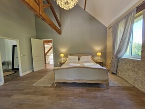 Room - Large private house with swimming pool - 15 pers, 2ha park, billiards, children's games (Cours-de-Monségur)