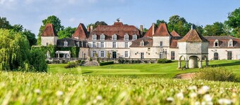 Large private house with swimming pool-15 pers,park, billiards, children's games