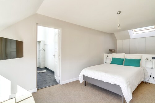 Incredible villa in Amponville with private pool.