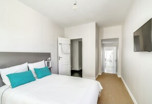 7 bedrooms, desk, iron/ironing board, free WiFi