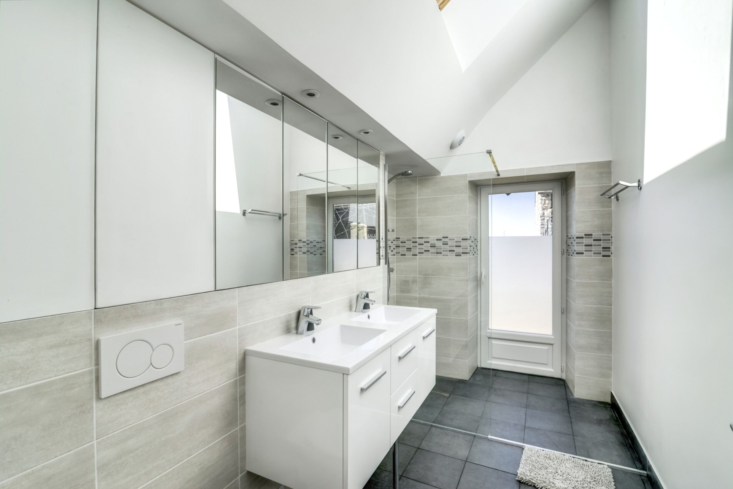 Douche, serviettes fournies