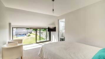 7 bedrooms, desk, iron/ironing board, free WiFi