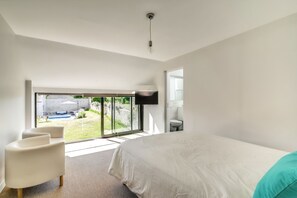 7 bedrooms, desk, iron/ironing board, free WiFi