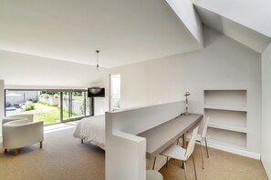 7 bedrooms, desk, iron/ironing board, free WiFi
