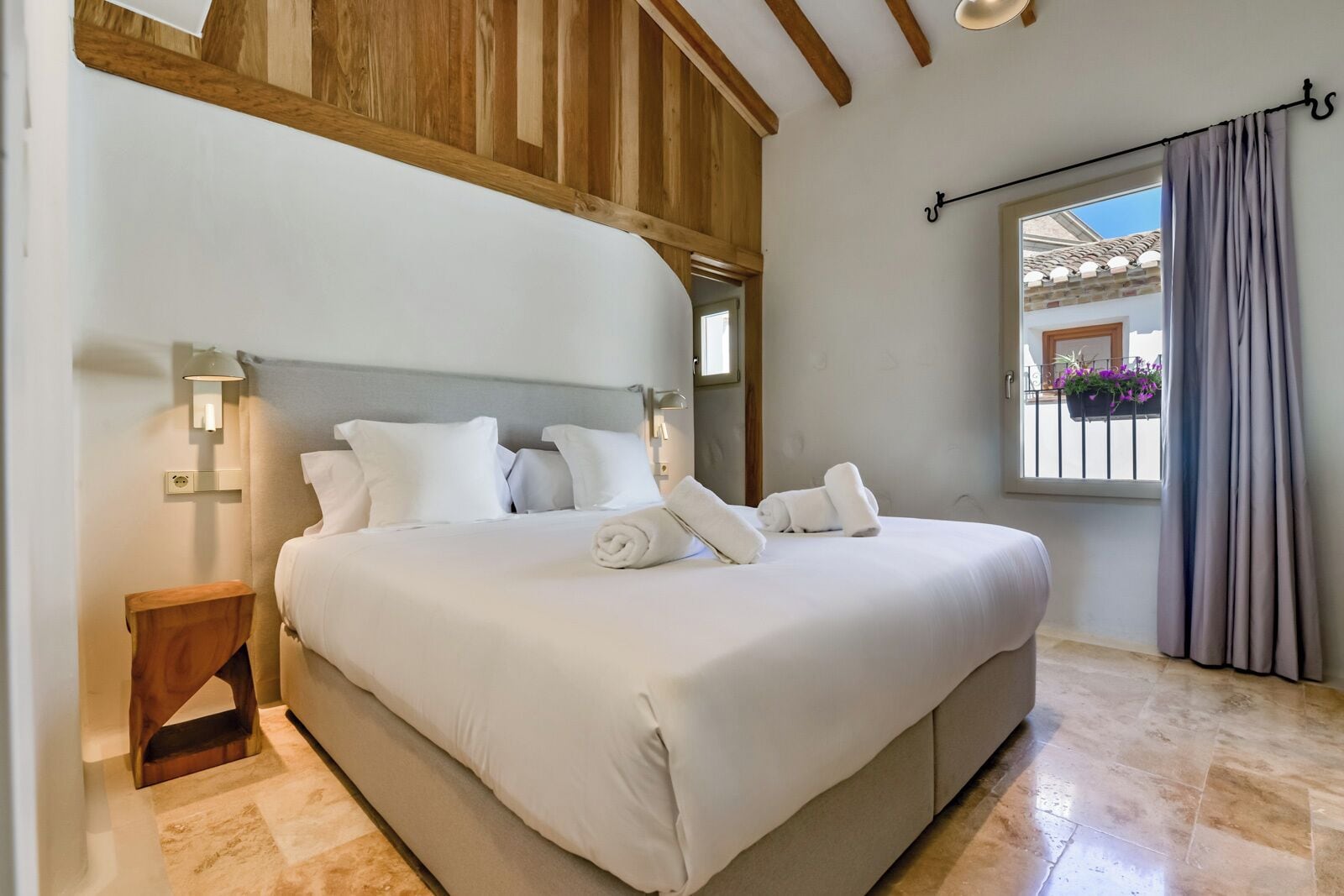 In-room safe, blackout curtains, soundproofing
