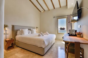 Habitación doble superior, vistas al mar | Caja fuerte, cortinas opacas, sistema de insonorización