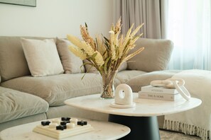 Interior - Stylish 1BR in Shoreline with Beach Access (Dubai)