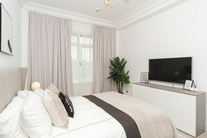 Room - Stylish 1BR in Shoreline with Beach Access (Dubai)