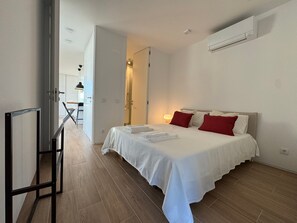 Room - Meco Pool Villa Holiday Home with Private Pool, Wi-Fi, and Air Conditioning (Sesimbra (Castelo))