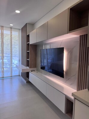 Deluxe Apartment, Balcony, Ocean View | Living area