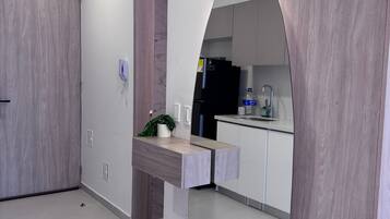 Deluxe-Apartment, Balkon, Meerblick | Innenbereich