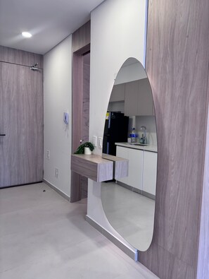 Deluxe-Apartment, Balkon, Meerblick | Innenbereich