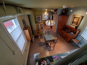 Dining - Corporate, Nurses, Insurance, Mid-term Downtown Frederick Home to Rent or
Share (Frederick)