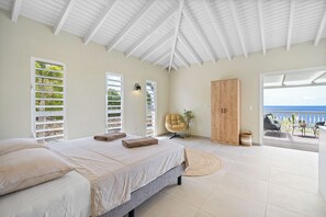 4 Schlafzimmer, Zimmersafe, Schreibtisch, Bügeleisen/Bügelbrett