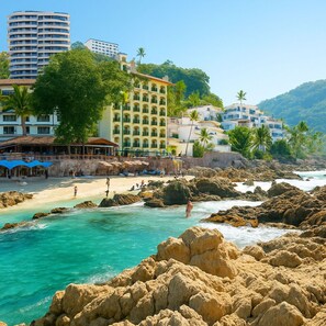 On the beach - Oceanfront 1BR Condo | Balcony, Pool & Restaurant (Puerto Vallarta)