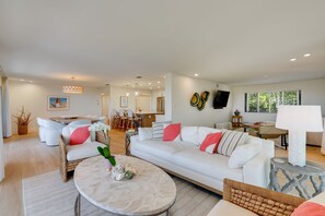 TV, offices - Gulfside Place 101: Beachfront Bliss in Sanibel! (Sanibel)