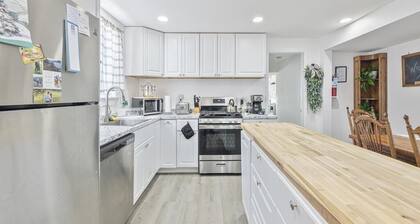 Modern Farmhouse w/ Hot Tub | Nr Cape May Beaches!