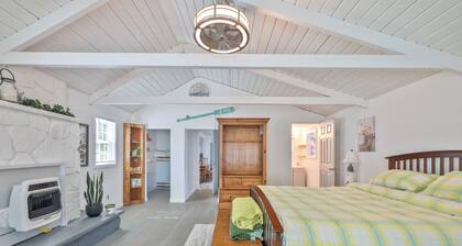 Modern Farmhouse w/ Hot Tub | Nr Cape May Beaches!