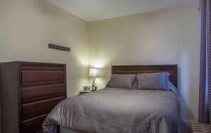 Room - NFL Draft week 3 Bedroom Bloomfield 10 minutes to Acrisure 3 parking spaces (Pittsburgh)