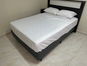 1 bedroom, desk, free WiFi, bed sheets