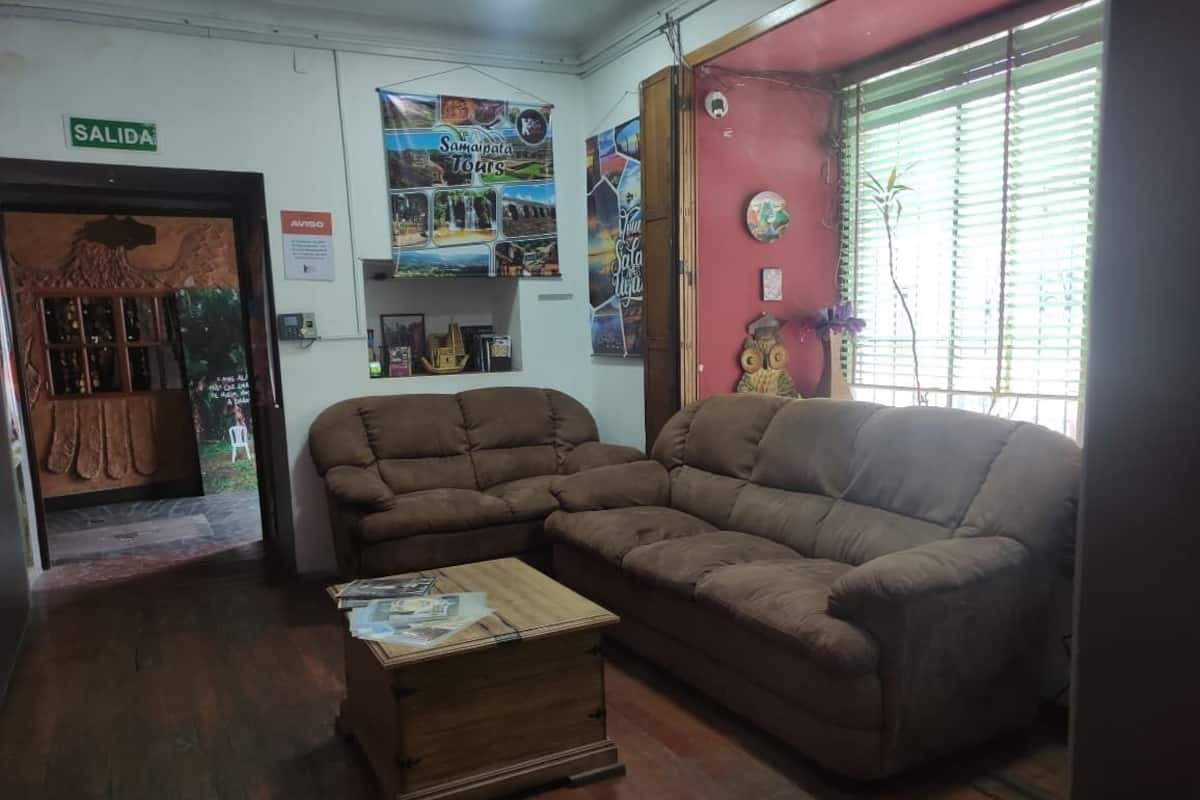 Dormitorio compartido, vista al patio | Lobby