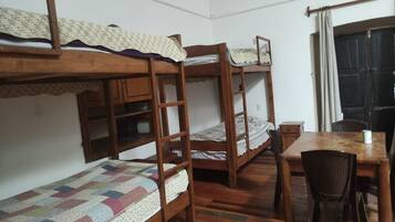 Felles sovesal, bakgårdsutsikt