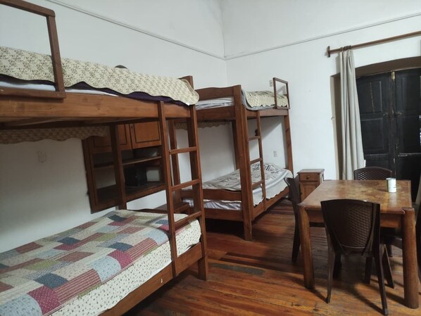 Shared Dormitory, Courtyard View - kultur Berlin Party Hostel  (Sucre)