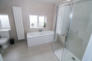 Shower - Tigh Coil Toole (Inverin)