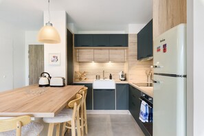 Fridge, microwave, oven, stovetop