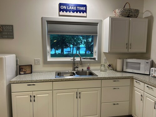 2 Bedroom with 2 minute walk to the sandy beach of Lake Melissa