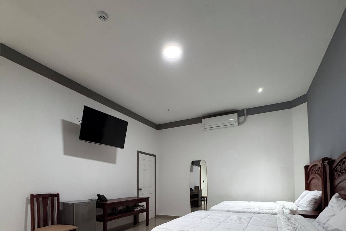 ห้องทริปเปิล (Deluxe Triple Room) | เตารีด/โต๊ะรีดผ้า, Wi-Fi ฟรี, ผ้าปูที่นอน