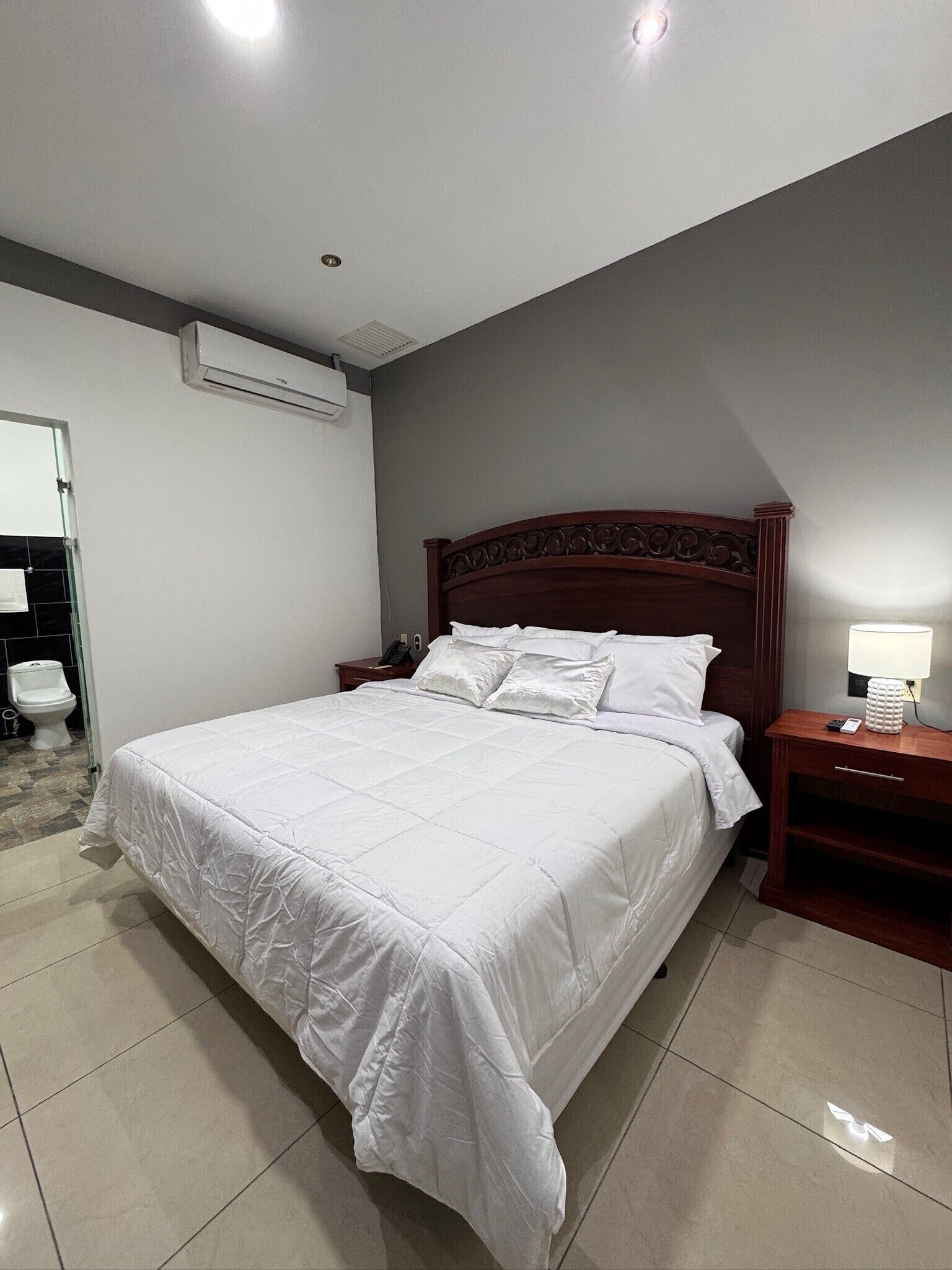 Habitación individual, Aire acondicionado | Tabla de planchar con plancha, wifi gratis, ropa de cama