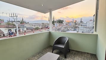 Deluxe suite, balkon, uitzicht op stad | Terras
