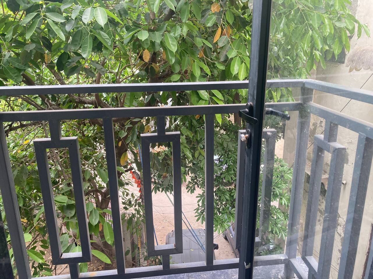 المنطقة المحيطة بالمنشأة